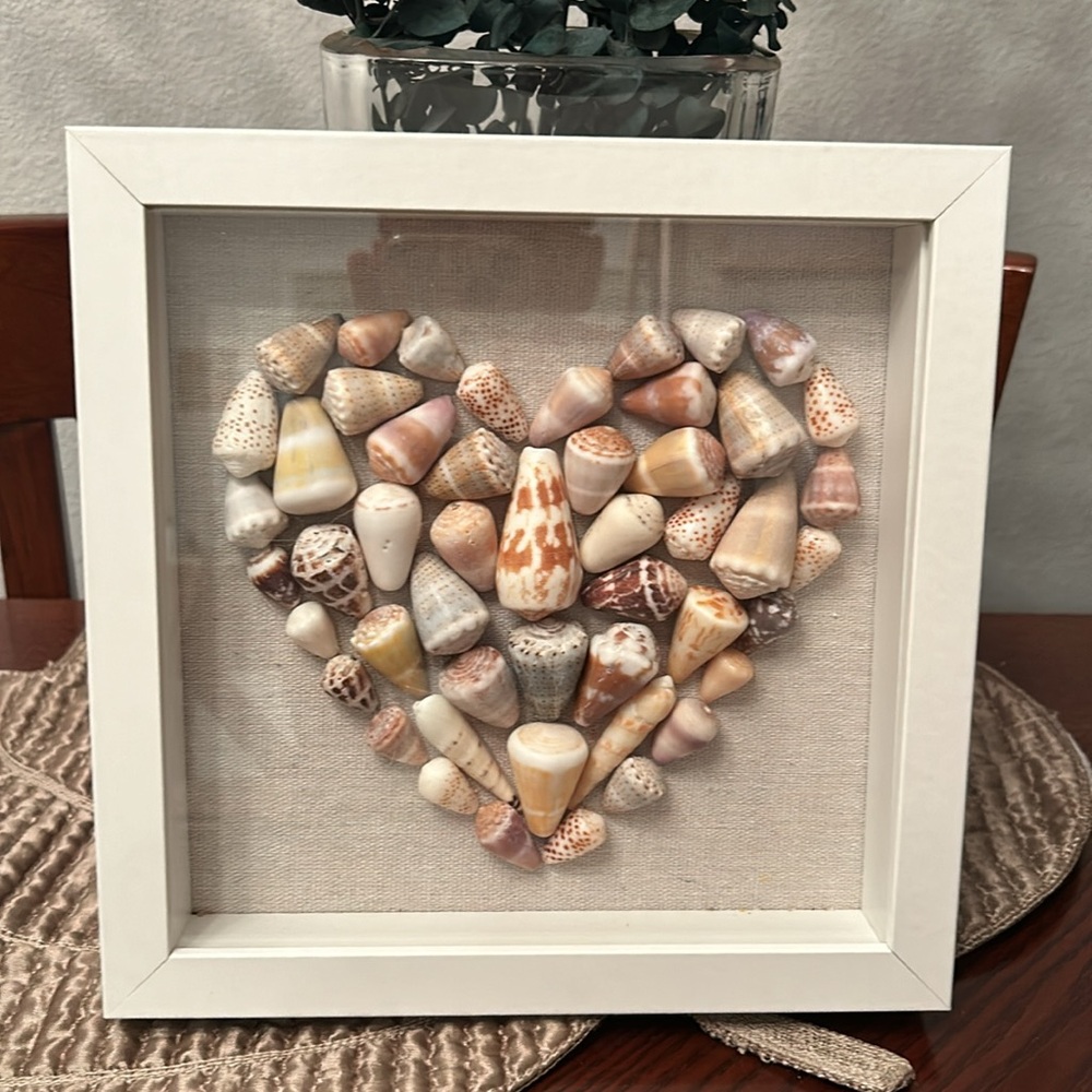 MAUI SHELLS 8" x 8" Framed Shell Art Heart